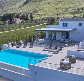 5 bedroom villa with infinity pool, Castellammare del Golfo, sleeps 9